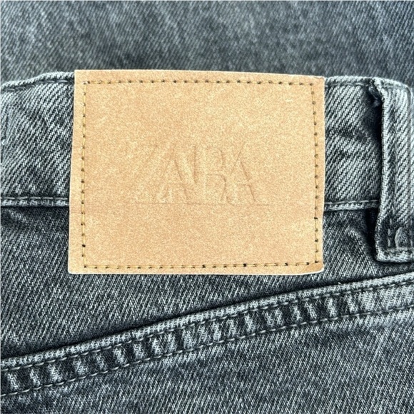 EUC ZARA High Waisted Black Acid Wash Straight Leg Mom Jeans Size 2 - Picture 4 of 6